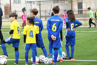 Suprafață sintetică schimbată pe terenul de antrenament din cadrul Compexului Sportiv Municipal