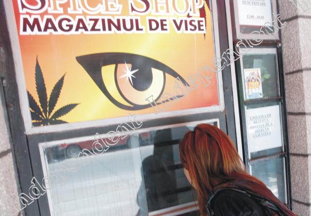 EXCLUSIV: Patronul unui «magazin de vise» a fugit în timpul controlului