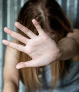 Abuzuri sexuale descoperite în jurnalul virtual al victimei