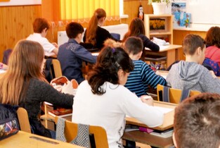 Pregătirea suplimentară a elevilor pentru Examenele Naționale aduce beneficii profesorilor