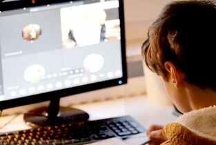 Tot mai puțini elevi ialomițeni vor calculatoare de la Guvernul României