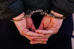 Paznic al unui supermarket, agresat de hoțul prins în flagrant