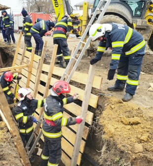 Anchetă penală la Fierbinți-Târg în urma morții unui muncitor care lucra la extinderea rețelei de apă și canalizare a orașului