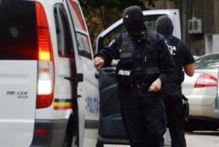 Scandal cu bâte, agresori plasați sub control judiciar