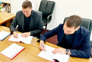 Contractul de achiziție pentru 64 de autogunoiere, semnat de Consiliul Județean Ialomița