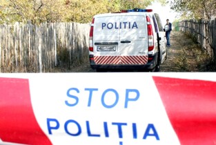 Sălcioara: Femeie stropită cu acid de baterie și bătută de soț
