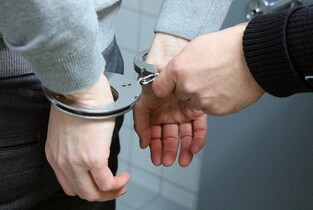 Minor de 15 ani, trimis în judecată pentru comiterea infracțiunii de «viol asupra unui minor»