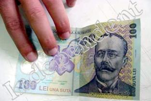 Ialomița: Făceau bancnote de 100 lei la imprimantă
