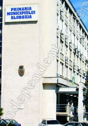Primăria Slobozia gestionează ilegal banii contribuabililor
