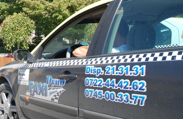 Perieți: Taximetrist înjunghiat în gât de doi clienți!