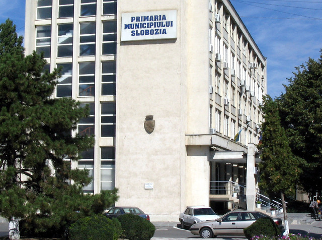 Primăria Slobozia cheltuiește 24,8 milioane lei pentru Piața Revoluției și parcul industrial