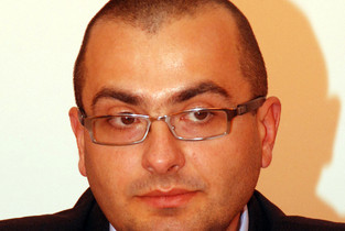 «Există 3 tipuri de politicieni: cei care fac politică, cei care fac bani și cei care nu fac nici una, nici alta...»