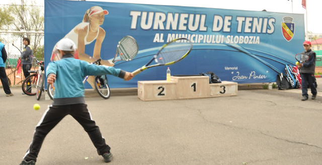 Cupa «DNS Birotica Tenis Con», apanajul slobozenilor