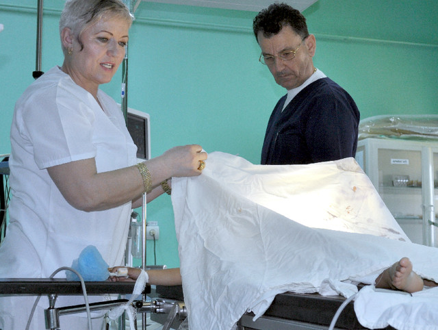 Unei fetițe de 5 ani i-a fost extirpat laparoscopic un chist intra-hepatic
