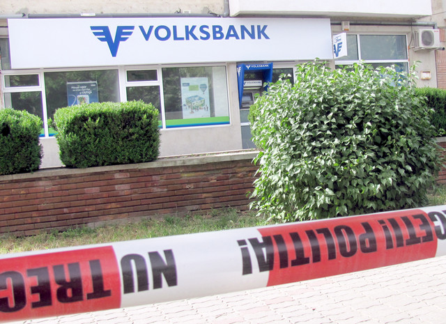 Exclusiv: Poliția anchetează un suspect în cazul jafului armat de la Volksbank Slobozia!