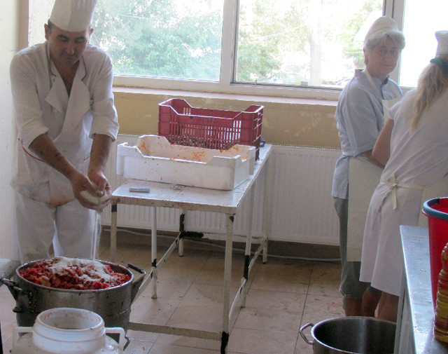 «Fabrică» de conserve la Spitalul Slobozia