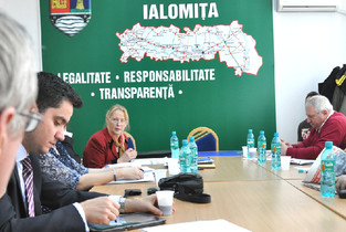 Ialomița: Accesarea fondurilor europene, o problemă locală