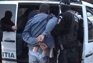 7 percheziții domiciliare la Slobozia