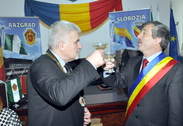 Autoritățile slobozene se fac «frate» cu bulgarii din Razgrad